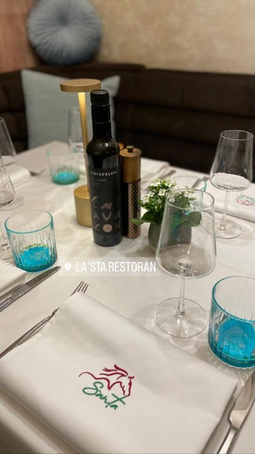 Santa Villa & Restaurant スレムスカ・ミトロヴィツァ エクステリア 写真