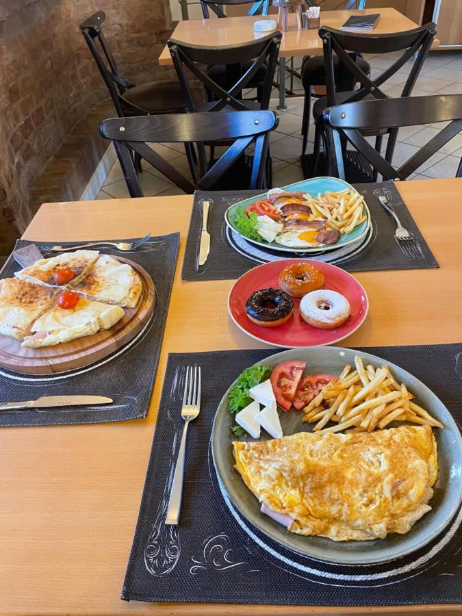 Santa Villa & Restaurant スレムスカ・ミトロヴィツァ エクステリア 写真