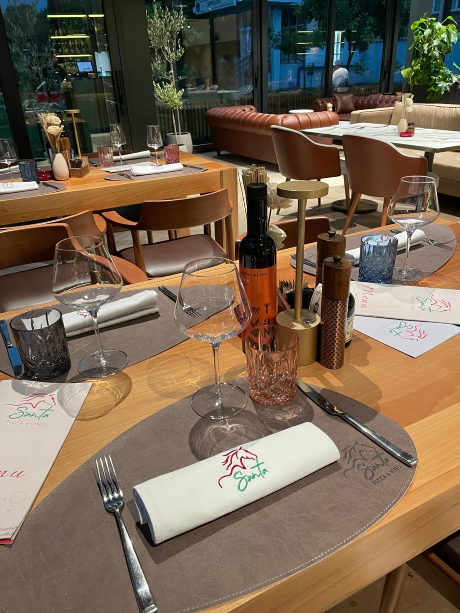 Santa Villa & Restaurant スレムスカ・ミトロヴィツァ エクステリア 写真